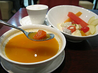 セット（野菜スープ、フルーツサラダ、カルダモンミルクティー）